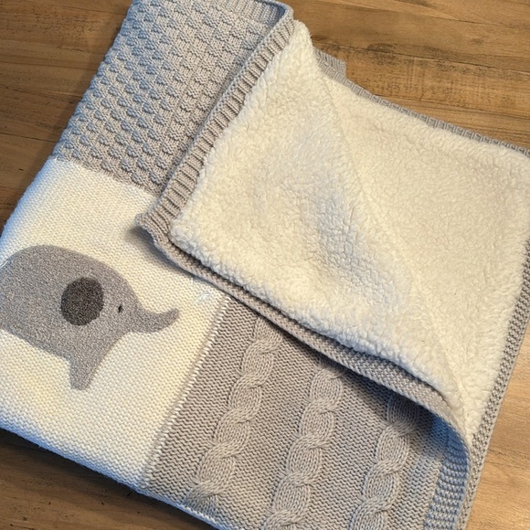 ✨EUC✨ Pottery Barn Hippo Heirloom Stroller Blanket - Picture 10 of 10